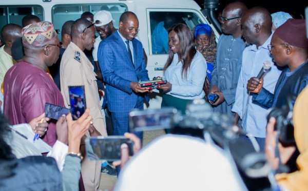 Ndiébène GANDIOL : BP remet une ambulance médicalisée au poste de santé (vidéo)