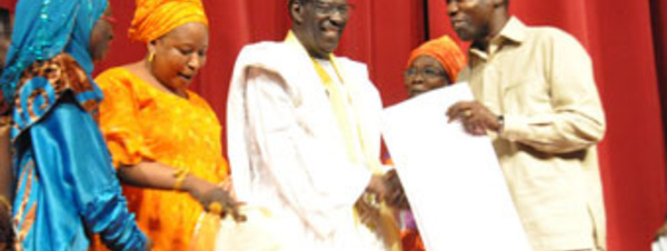 35 ans de théâtre , 40 ans de vie littéraire : L’œuvre de Alioune Badara Bèye célébrée à Sorano