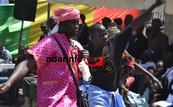 HUMOUR : le frimeur de Tendjiguène drague une jolie guet ndarienne ( Ada Radiakh). Écoutez