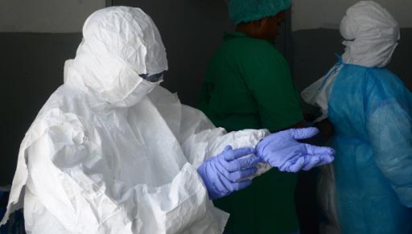 Couvrir Ebola inquiète les journalistes parfois plus que la guerre