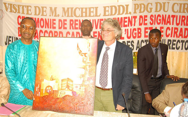 L'UGB et le CIRAD renouvellent leur convention de partenariat.