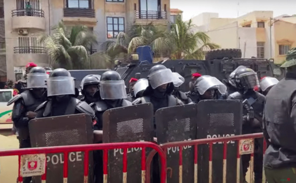 Les abords du domicile de Sonko encore barricadés