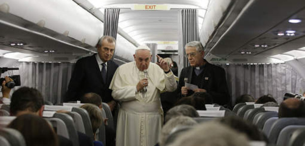 Le pape demande au monde musulman de condamner le terrorisme islamiste