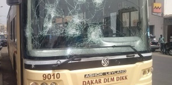 Manifestations à Mbour: deux bus incendiés. DDK suspend ses dessertes