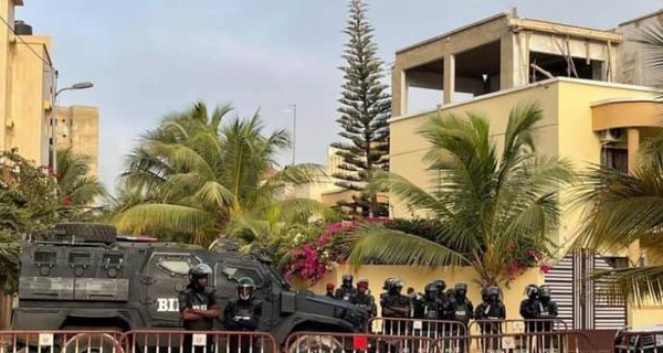 Le blocus chez Ousmane Sonko allégé et non levé