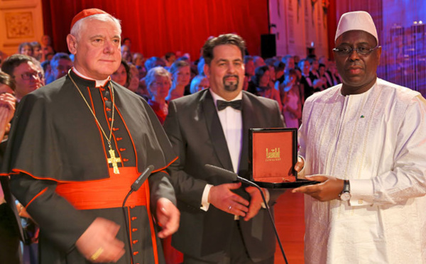 ALLEMAGNE: Macky SALL reçoit le Prix pour la Paix et le dialogue entre les Peuples