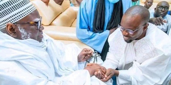 Serigne Mountakha transmet sa bénédiction et une commission à Ousmane SONKO