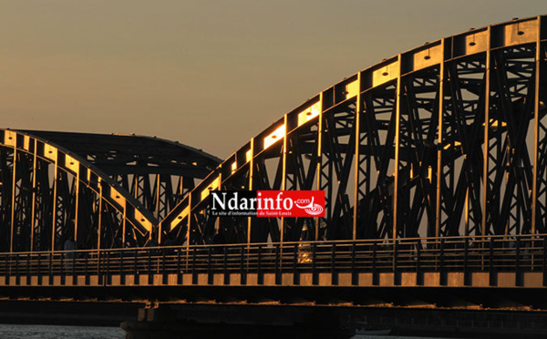 SAINT-LOUIS : Opération de lavage du pont Faidherbe, ce dimanche.