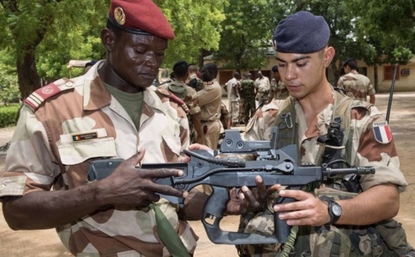 Attaqué par un soldat tchadien qu'il soignait, un militaire français réplique et le tue