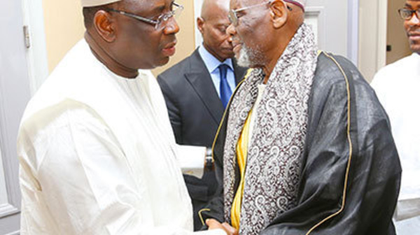Macky SALL a reçu le Khalife général de Médina Baye, El Hadj Cheikh Ahmed Tidiane Ibrahima Niasse.