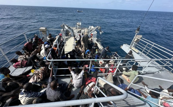 Migration irrégulière : 26 pirogues interceptées et 4471 migrants débarqués par la marine en octobre