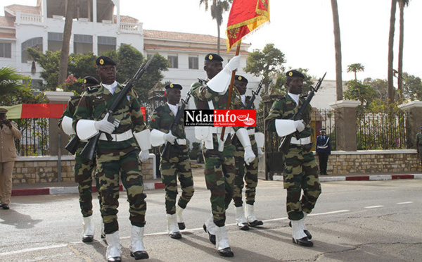 VIDÉO: le défilé du 4 avril 2015 sur la Place Faidherbe. 