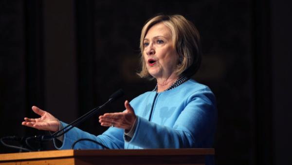 Etats-Unis: Clinton se lance dans la course à la Maison Blanche