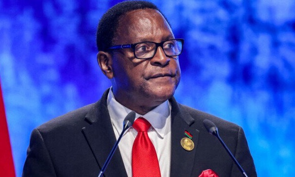 Malawi : le président Chakwera suspend les voyages des fonctionnaires à l’étranger