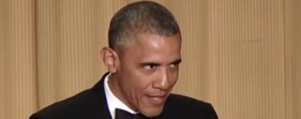 Barack Obama se moque de Hillary Clinton, Dick Cheney et de ceux qui pensent qu'il est musulman