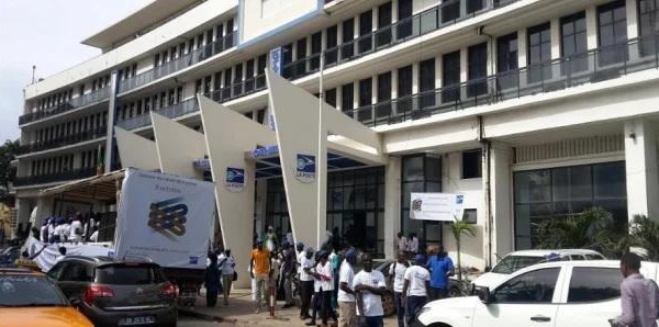 La Poste au bord du gouffre : 200 travailleurs ont été licenciés par le directeur