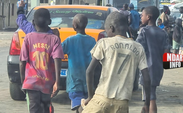 À la gare routière de Saint-Louis, il y a plus d’enfants errants que de voyageurs.