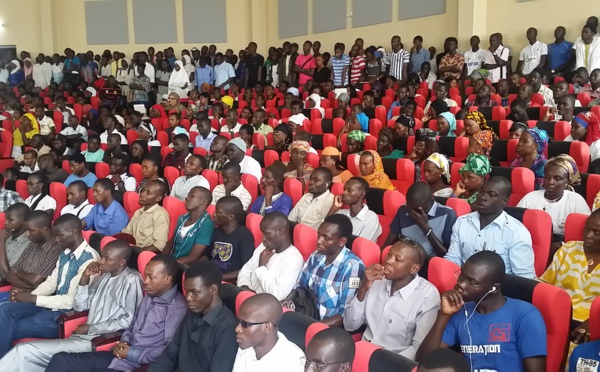  Réformes de l'Enseignement Supérieur: débats houleux entre les Étudiants et Mary Teuw NIANE à l'UGB.