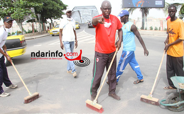 Saint-Louis: Mansour FAYE lance des Journées Citoyennes de Nettoiement (VIDÉO)