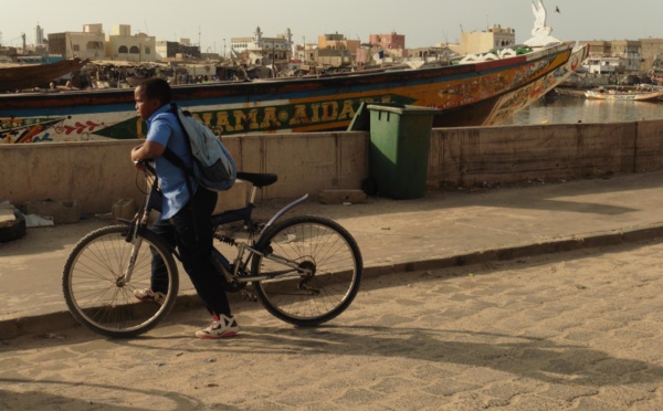 A Saint-Louis, le vélo magique qui produit de l’électricité.