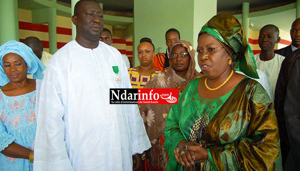 Bara DIOP élevé au grade de chevalier de l'Ordre national du Lion par le Chef de l'État.