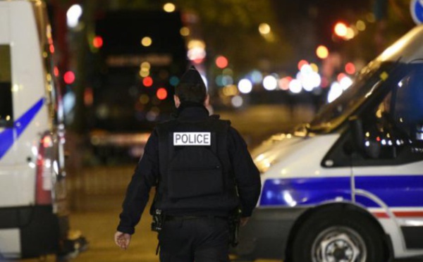 L'enquête sur les attentats sanglants de Paris progresse, un dimanche de recueillement