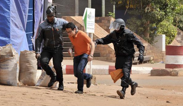Mali : "18 corps retrouvés" dans l'hôtel Radisson de Bamako, deux assaillants tués.