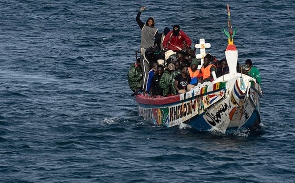La Marine intercepte une pirogue avec 229 migrants au large de Saint-Louis
