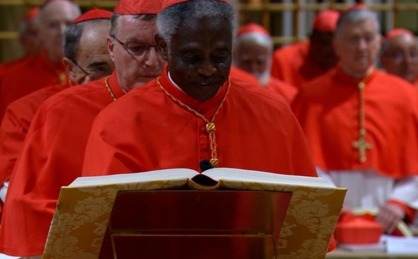Élection du nouveau pape : fumée noire au deuxième jour du conclave, deux votes prévus dans l’après-midi