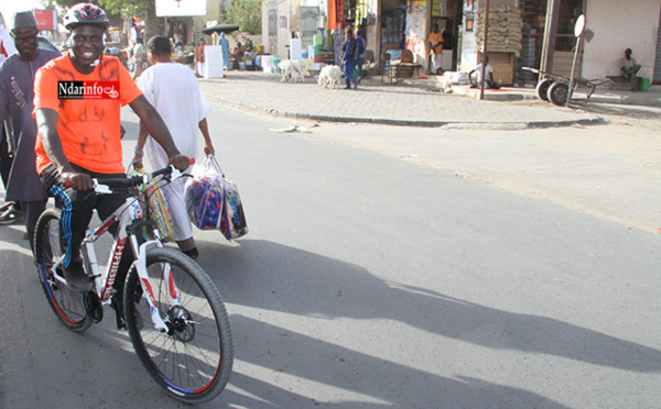 (Vidéo) Quand Mansour FAYE parcourt la ville, « en vélo »