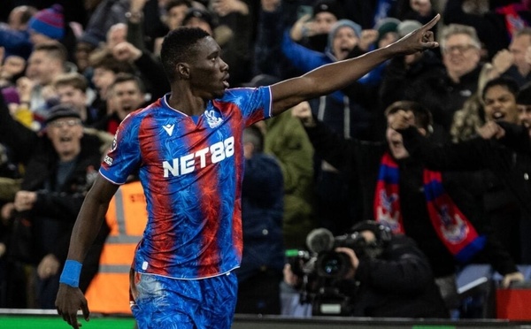 Ismaïla Sarr mène Crystal Palace à son premier sacre historique face à Manchester City