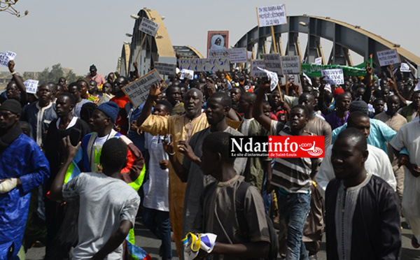 VIDÉO INTÉGRALE| Le film de l’impressionnante marche des mourides contre Jeune Afrique. Regardez !