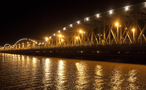 Drame nocturne : Un homme disparaît après s’être jeté du pont Faidherbe