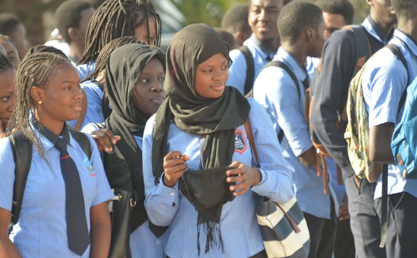Guirassy annonce un décret sur le port obligatoire de l’uniforme scolaire pour l’année prochaine