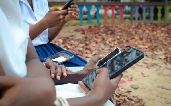 Interdiction stricte des téléphones portables dans les écoles dès la rentrée