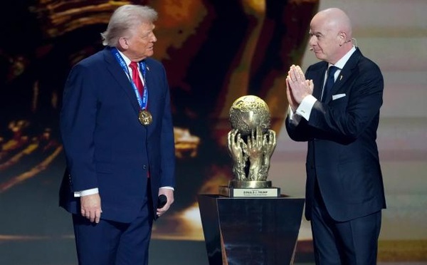 Donald Trump reçoit le tout premier Prix de la Paix de la FIFA