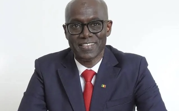 Thierno Alassane Sall entame une tournée de deux semaines sur l'électrification dans l'est et le sud-est