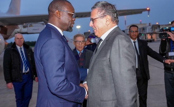 Ousmane Sonko accueilli à Rabat par le Premier ministre marocain Aziz Akhannouch