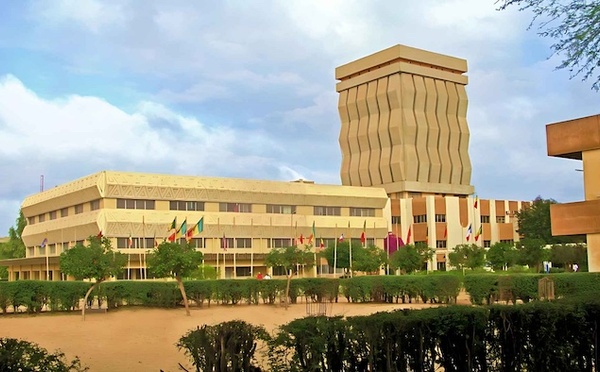 Crise à l'UGB : L'indignation des étudiants persiste face à une restauration limitée