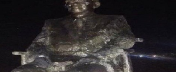 Corniche Ouest : La statue de Senghor vandalisée