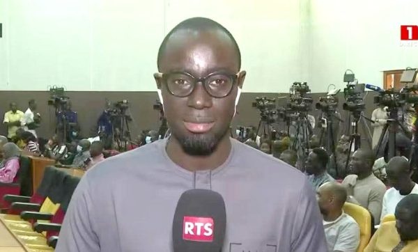"Cueilli en pleine conférence" : Le journaliste Pape Birame Bigué Ndiaye arrêté par la gendarmerie