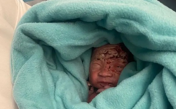 Bébé abandonné à Ngallèle : La mère présumée identifiée et interpellée par la police