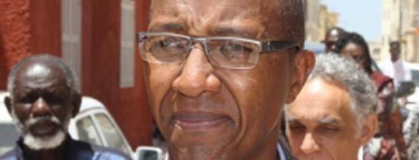 Vidéo-France: Abdoul Mbaye séduit les étudiants…mais aussi les politiciens de l'APR