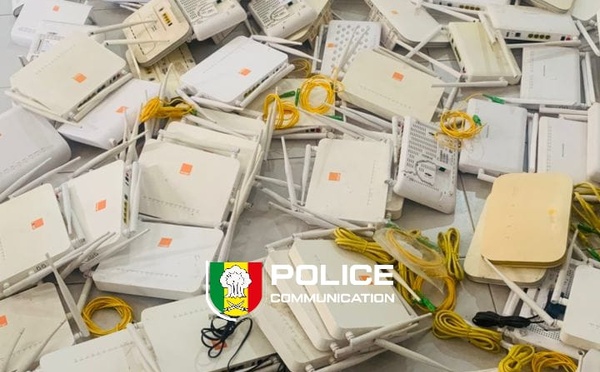 Thiaroye : Un réseau de recel de 97 modems Wi-Fi démantelé par la police