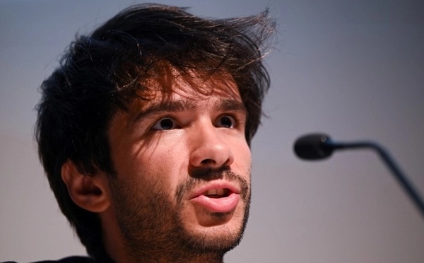 Bras de fer avec la CAF : Juan Branco critique sévèrement le choix d'avocats de la FSF