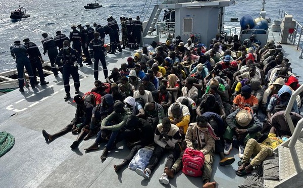 Émigration clandestine : La Marine nationale secourt 132 migrants au large de Dakar