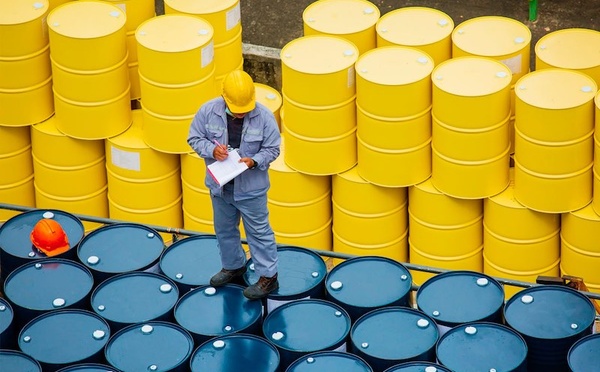 Énergie : Le prix du pétrole chute de 10 % après l'ouverture du détroit d'Ormuz