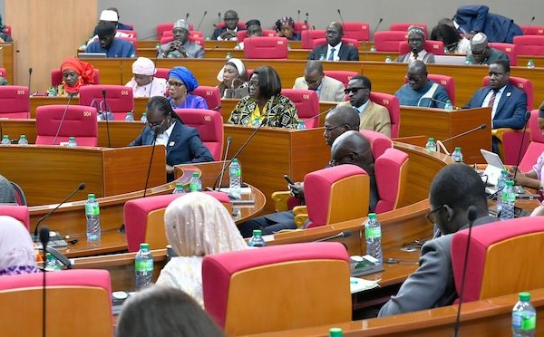 Absentéisme : l'Assemblée nationale examine une loi pour sanctionner les députés, ce mercredi