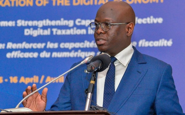 Budget 2026 : Cheikh Diba justifie la prudence de l’État face à une dette record de 132 % du PIB