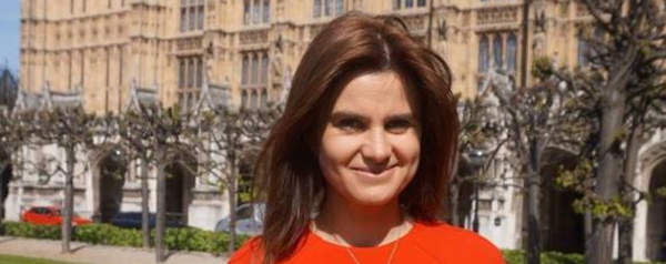 Décès de Jo Cox, députée britannique pro-Europe poignardée et blessée par balle